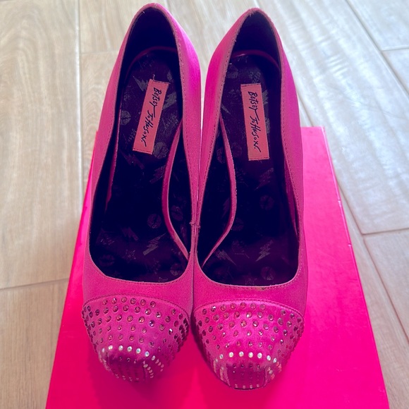 Betsey Johnson "Majestee" Fuchsia 1.5" Platform Square Toe 5" Heel Pumps Sz 9 - Picture 2 of 10